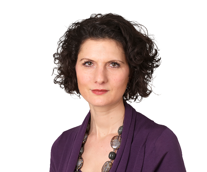 Amelia Hill byline portrait